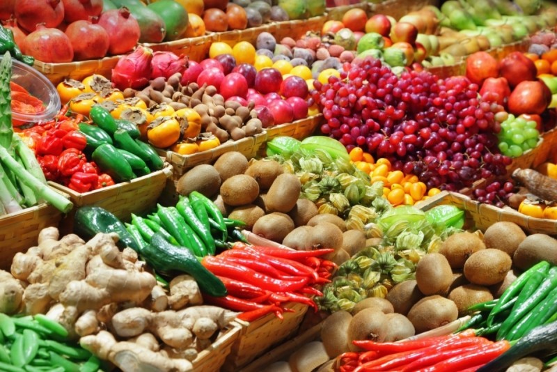 Medicii AVERTIZEAZĂ: Pericolele ascunse din fructe și legume