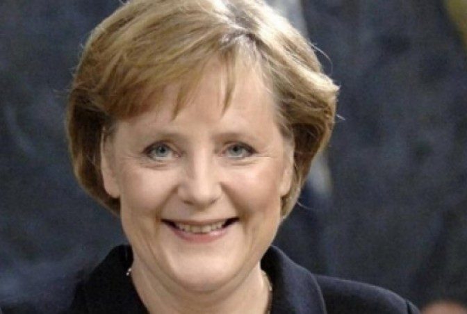 AGITAȚIE în Germania! PISTĂ CRIMINALĂ, examinată după aterizarea de urgenţă a avionului Angelei Merkel