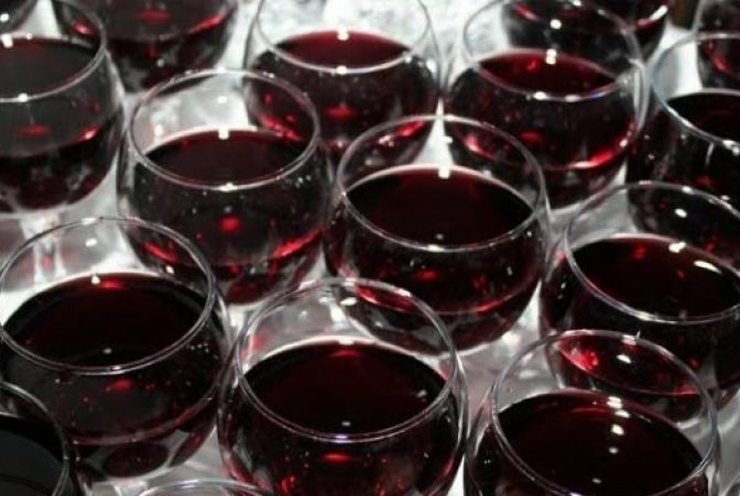 Cum să evți durerea de capa cauzată de vin