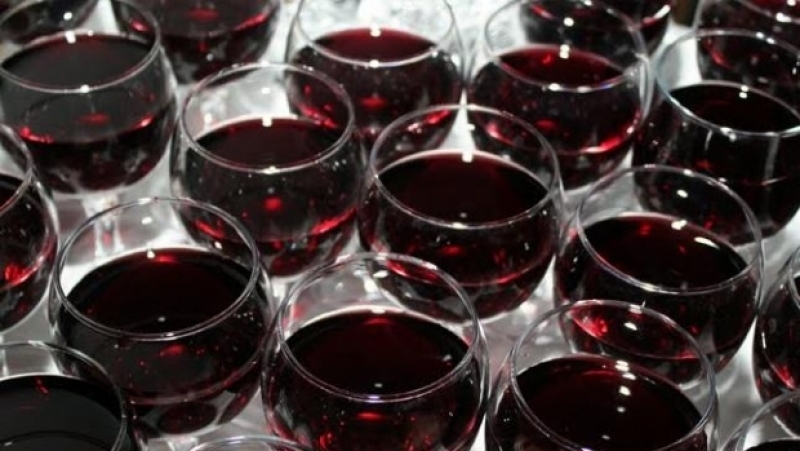 Cum să evți durerea de capa cauzată de vin