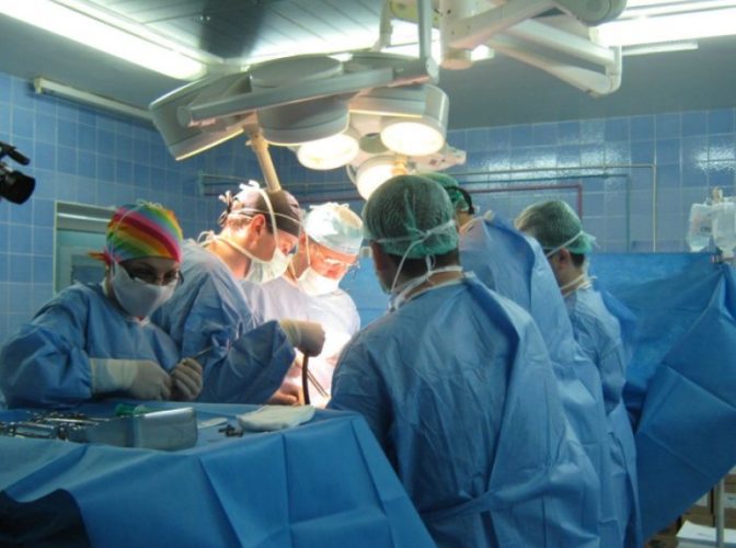 Un copil aflat în stare gravă a primit o nouă inimă: Institutul de Boli Cardiovasculare şi Transplant Târgu Mureş a făcut al doilea transplant pediatric de cord