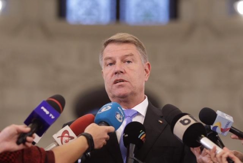 Klaus Iohannis le ia apărarea medicilor rezidenți: 'Obligarea de a rămâne în ţară este o măsură deloc chibzuită'