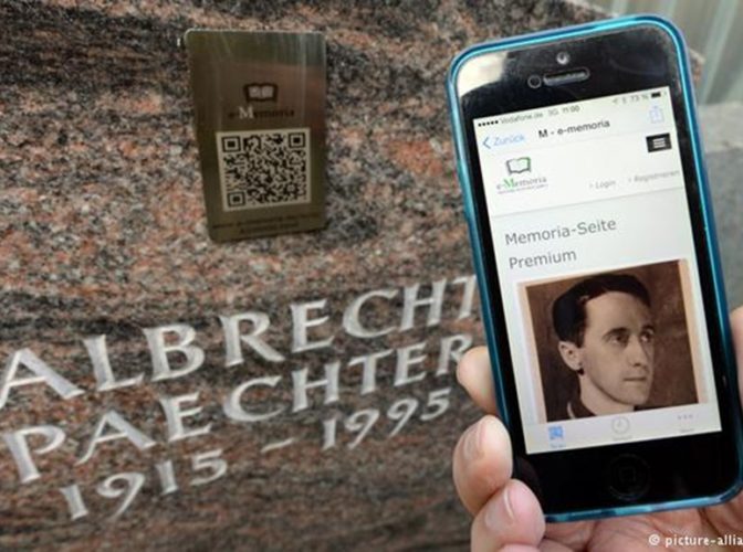 Cimitirele intră în era digitală! Pietrele de mormânt înlocuite de aplicaţii QR