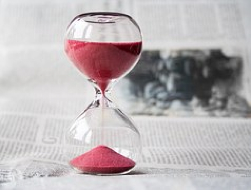 De ce avem impresia că timpul trece mai repede pe măsură ce îmbătrânim