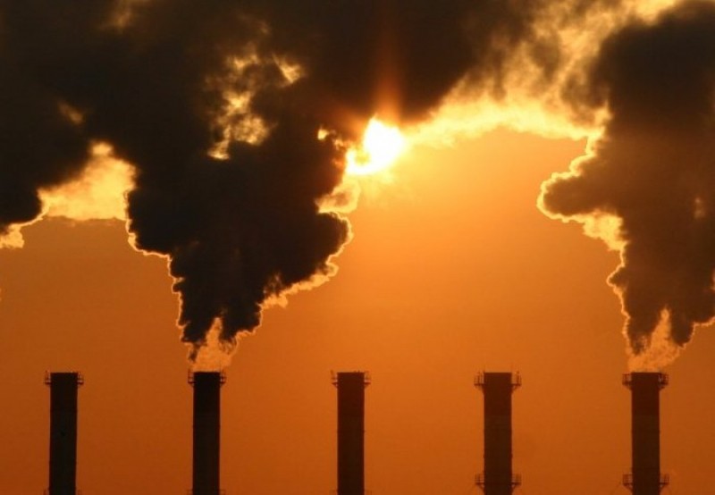 Studiu: Nivelul ridicat al dioxidului de azot din atmosferă crește riscul de avort