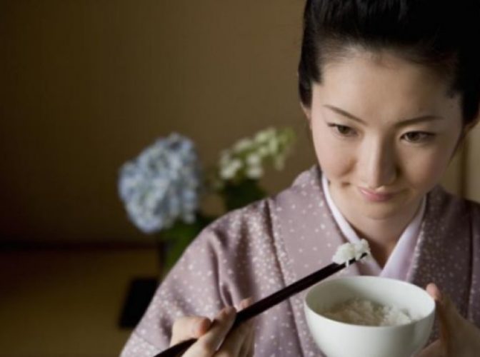 Remediul din bucătărie prin care japonezele obțin un ten de porțelan