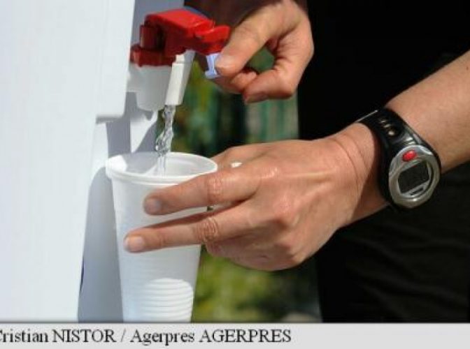 Scandalul apei din București - Metoda simplă prin care poate fi eliminat clorul din apa de la robinet
