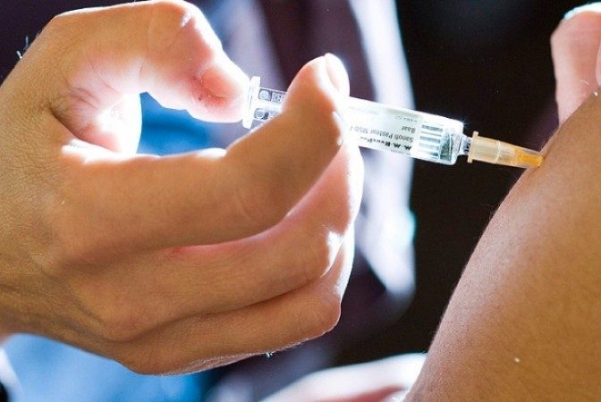 Vaccinarea contra HPV este 'sigură şi indispensabilă pentru a elimina cancerul de col uterin'