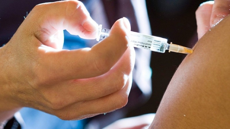 Vaccinarea contra HPV este 'sigură şi indispensabilă pentru a elimina cancerul de col uterin'