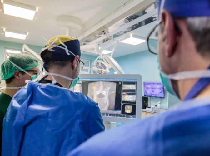 Spitalul Nicolae Oblu din Iași a inaugurat cel mai performant robot destinat operațiilor la coloană și neurochirurgiei - FOTO