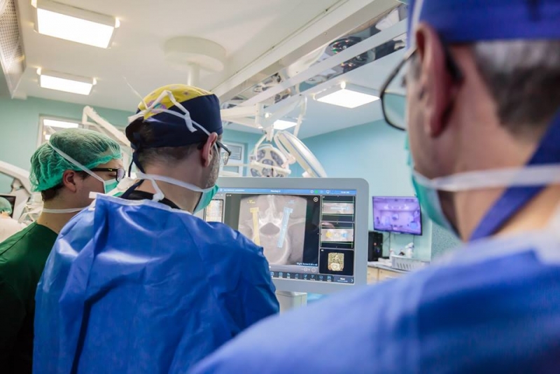 Spitalul Nicolae Oblu din Iași a inaugurat cel mai performant robot destinat operațiilor la coloană și neurochirurgiei - FOTO
