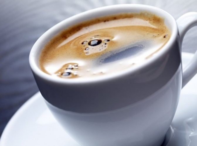 Apa din aparatele de cafea, infectată? Protecția consumatorilor a deschis o anchetă