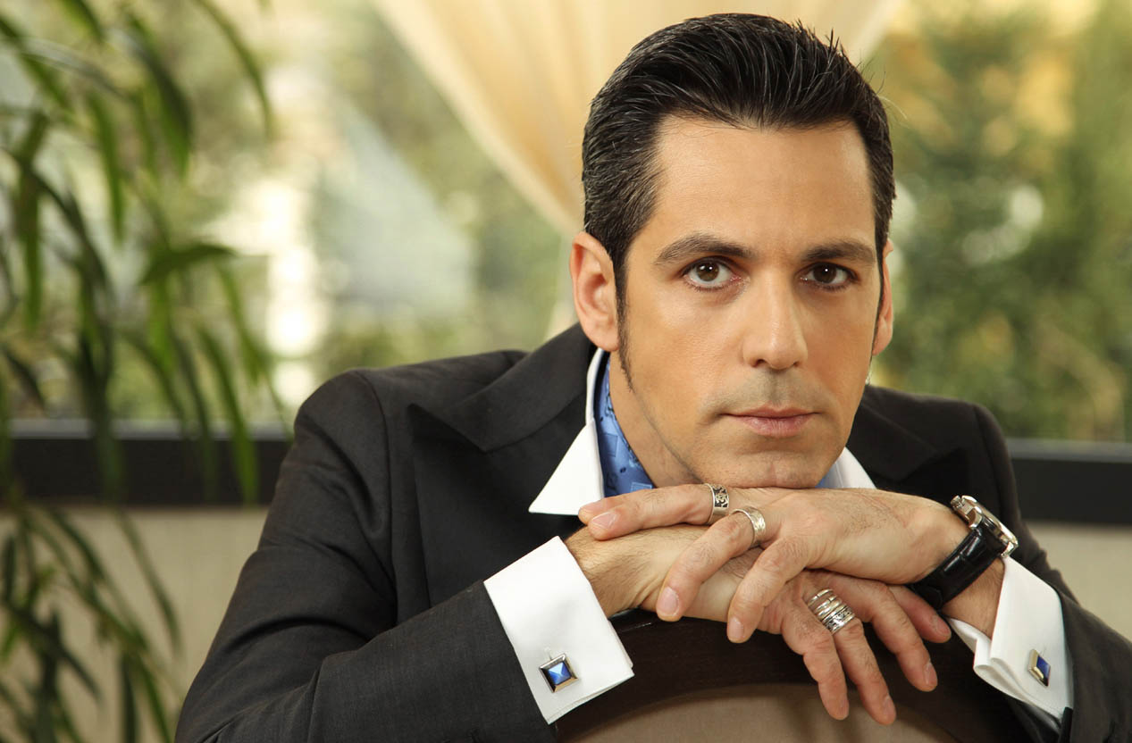 De trei ori tătic. Ştefan Bănică junior are ajutoare la schimbatul scutecelor