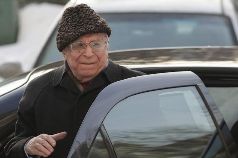 Ion Iliescu, internat la spital din cauza unor probleme de inimă