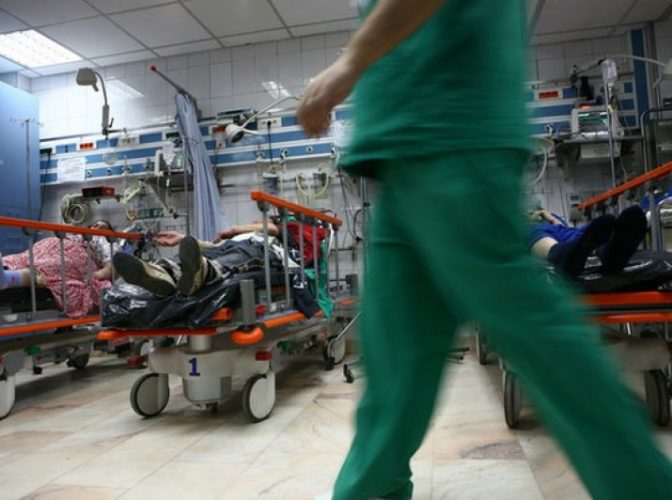 Condiții INUMANE la Clinica de Hematologie din Craiova: 4 pacienți în pat, rugină și pereți distruși