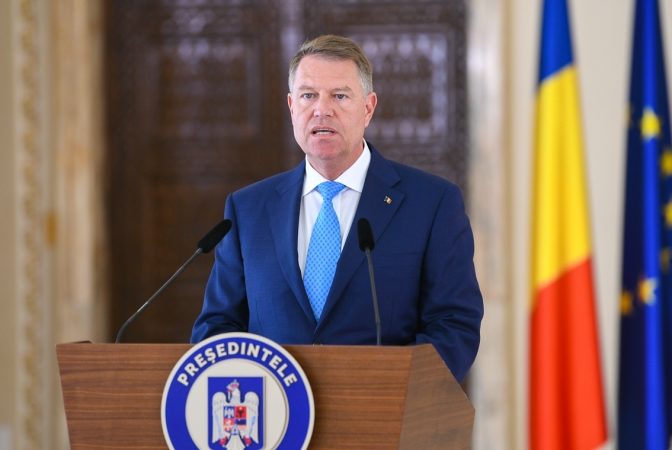 Președintele României a decorat mai multe instituții din domeniul medical