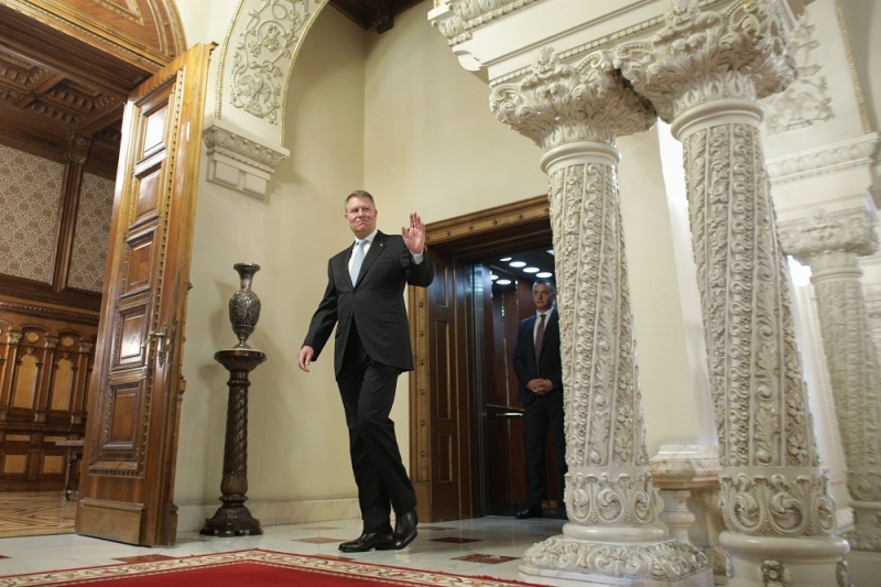 Klaus Iohannis a decorat spitalul în care Sorina Pintea a spus că a găsit 'dezastru, mizerie și debandadă'