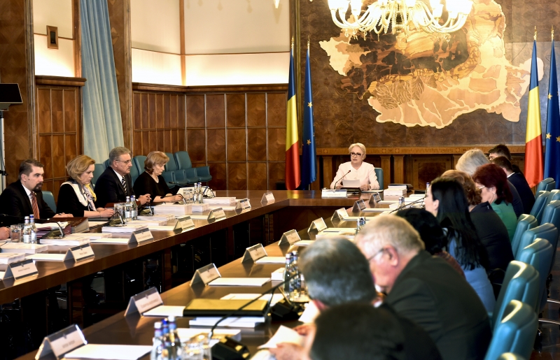 Guvernul dă OUG în sănătate: Se introduce coplata la furnizorii privaţi de servicii medicale care au contracte cu CNAS