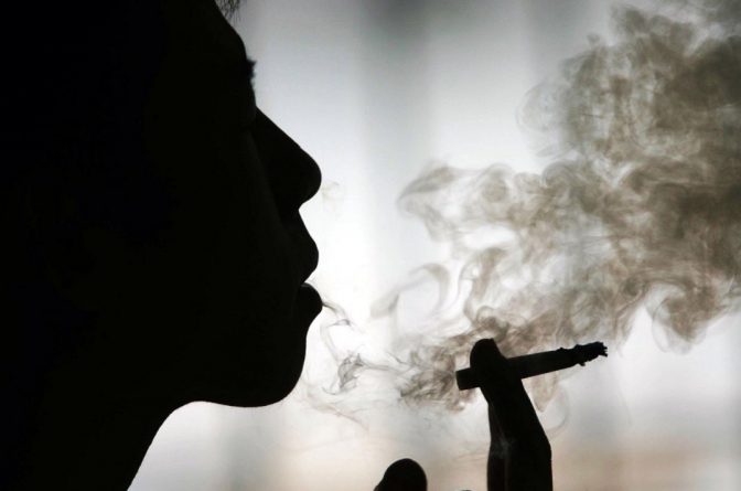 SURPRIZĂ: Un gigant din industria tutunului plăteşte oamenii să renunţe la fumat
