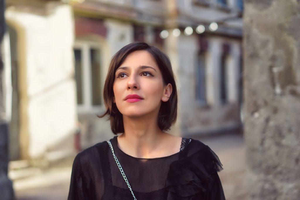 Dana Rogoz suferă de boala Hashimoto. Cât de gravă e afecţiunea şi ce o declanşează