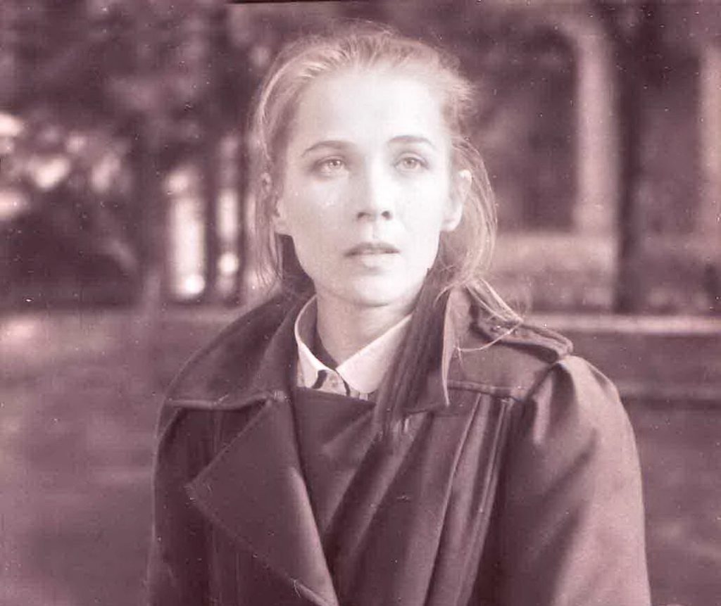 Actriţa cu chip angelic l-a ales pe Dumnezeu! Mariana Buruiana nu s-a călugărit, dar scrie cărţi religioase