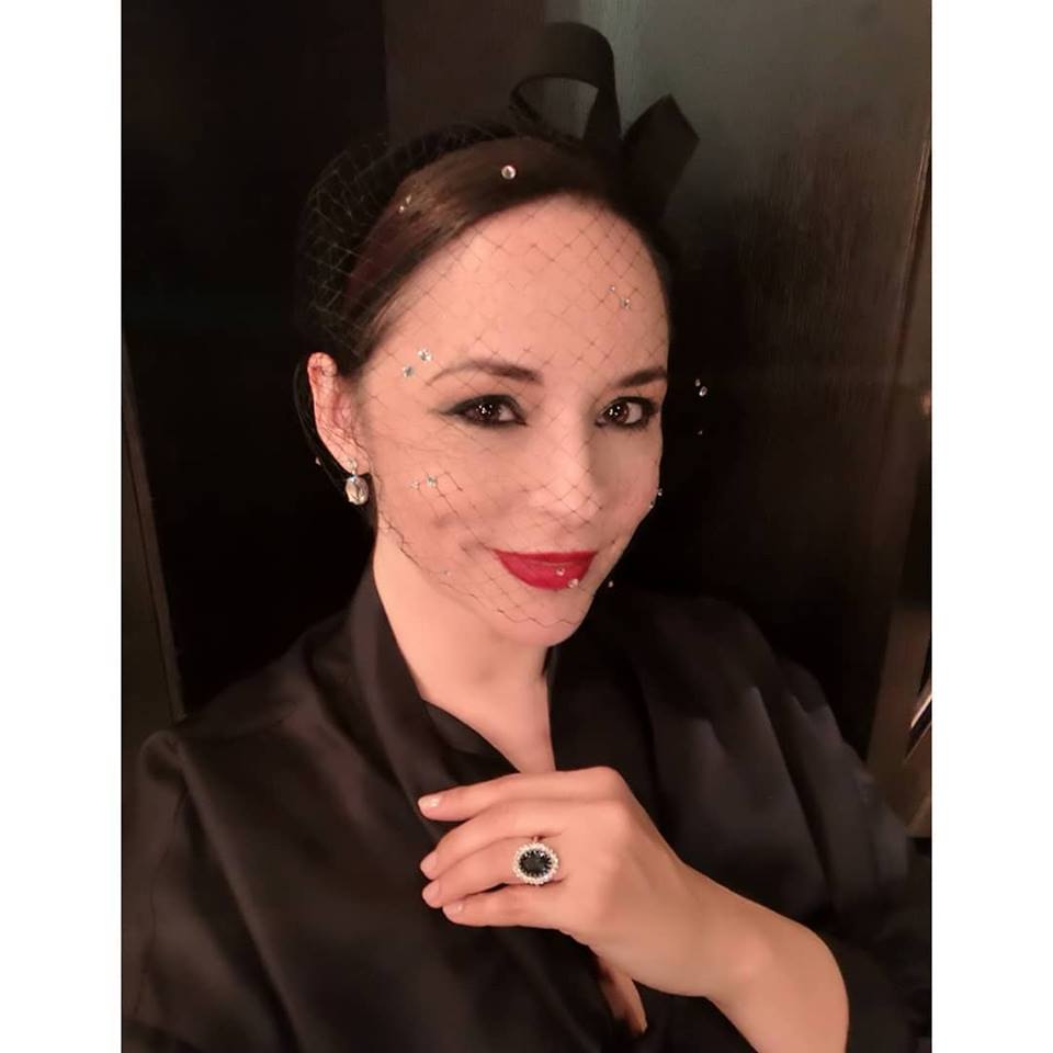 Andreea Marin îi face concurenţă lui Ştefan Bănică? Chiar când actuala soţie a Juniorului se pregăteşte să nască, Zâna se mândreşte pe Facebook cu un inel de la iubit