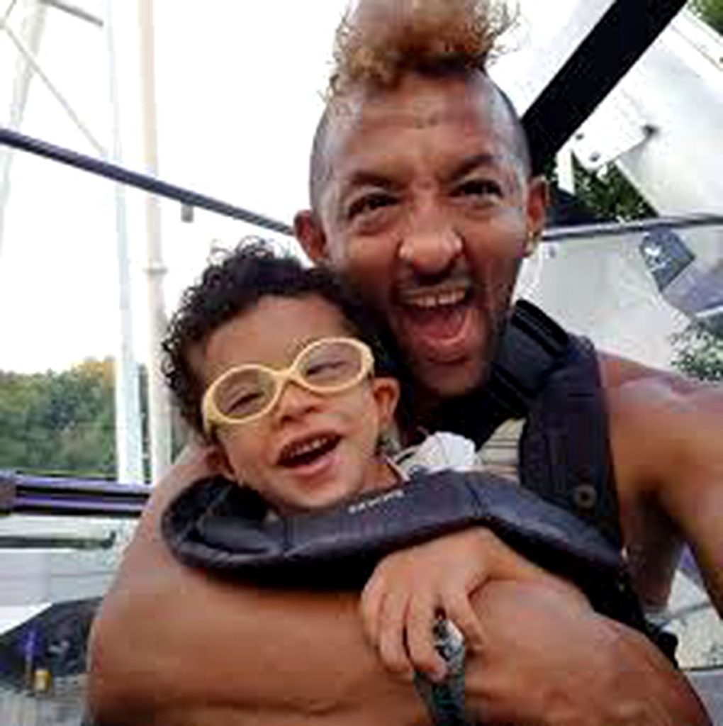 Fiul lui Kamara se tratează în Turcia. Mesajul emoţionant al artistului care te face să plângi