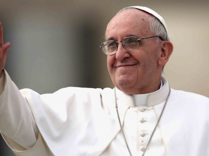 Ne vizitează Papa de la Roma! Povestea incredibilă a Papei Francisc, un altfel de suveran pontif