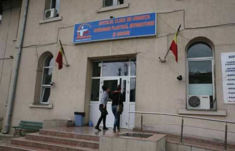 Ministerul Sănătății spune că România are 280 de paturi pentru arși, 68 fiind în București, deși marii arși sunt trimiși în străinătate