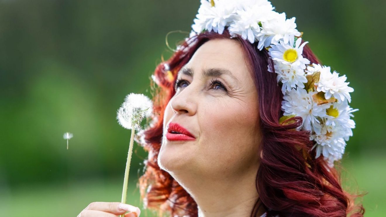 Nici cancerul nu o împiedică să se mărite! Rona Hartner îşi plănuieşte nunta, între două şedinţe de chimioterapie