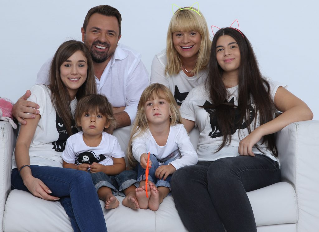 Nu degeaba este atât de iubit de oameni! Horia Brenciu nu face nicio diferență între fiica lui, fetele lui Alice și îl iubește la nebunie pe Toma, băiețelul adoptat