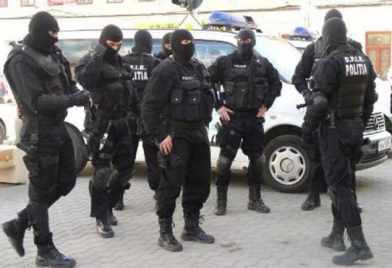 Descinderi la cabinetele medicale și farmaciile din Olt: Ce caută mascații