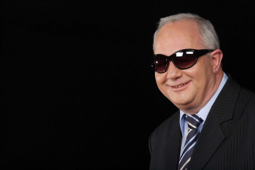 Cum ne-a cucerit George Nicolescu pentru… Eternitate! Cântărețul iubit de milioane de români a fost orb din naștere, dar a demonstrat că nu există limite