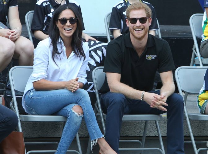 Ce îi interzice regina lui Meghan Markle! Ducessa de Sussex trebuie să renunţe la articolul vestimentar preferat!