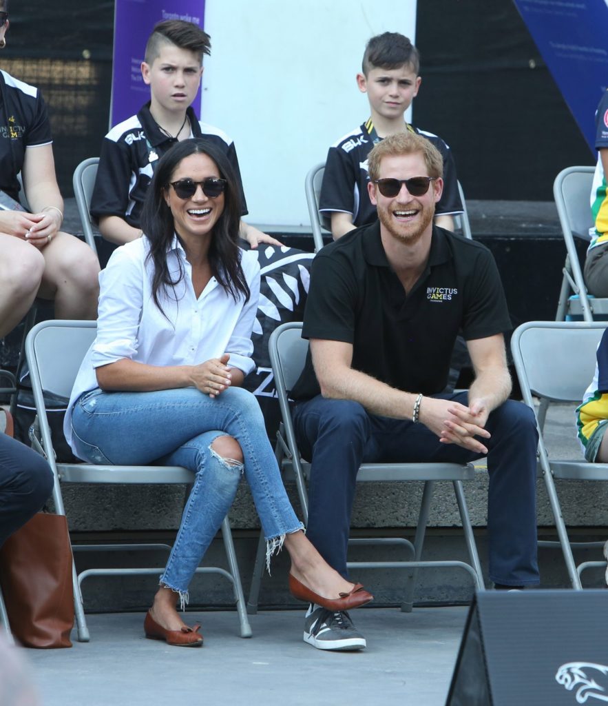 Ce îi interzice regina lui Meghan Markle! Ducessa de Sussex trebuie să renunţe la articolul vestimentar preferat!