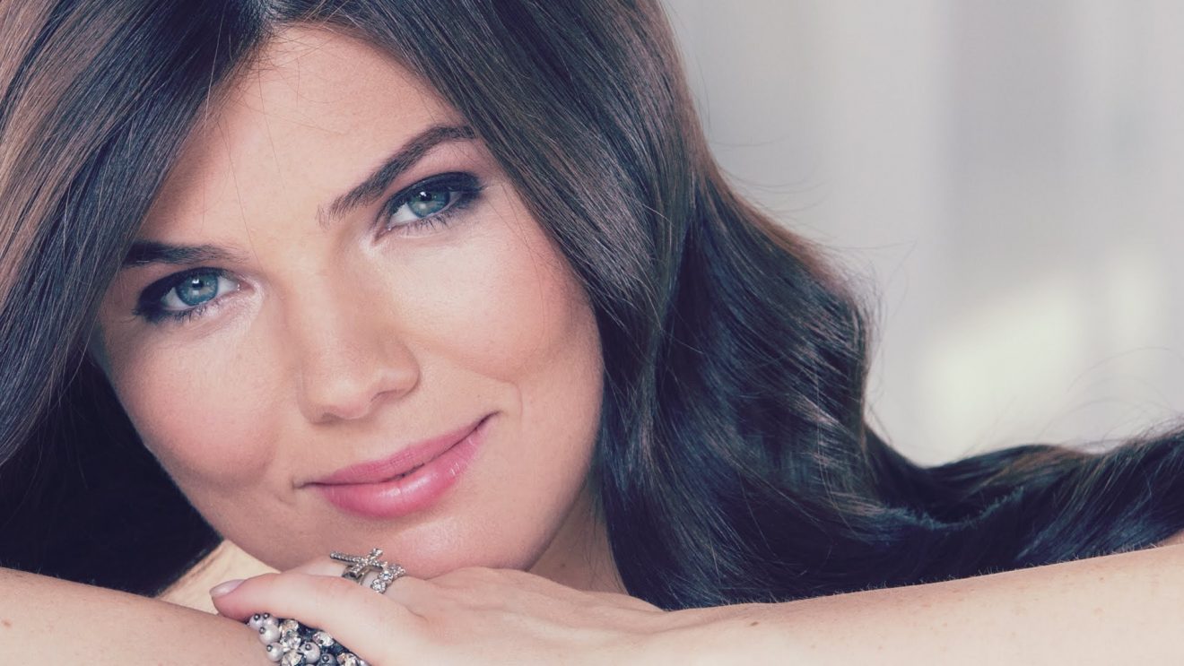 Paula Seling, între credință și muzică! Ce a apropiat-o de Dumnezeu pe îndrăgita artistă, cum și-a salvat fratele din necazuri