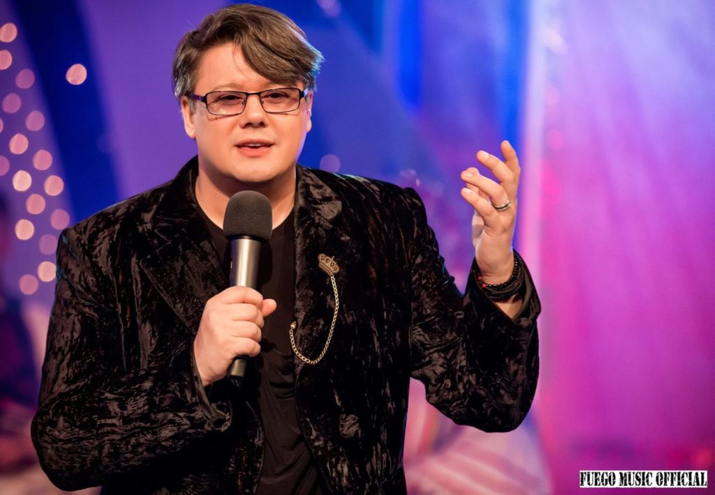 Unul dintre cei mai populari artişti spune despre el că nu are fiţe! După 25 de ani pe scenă, Fuego mărturiseşte că nu se simte star