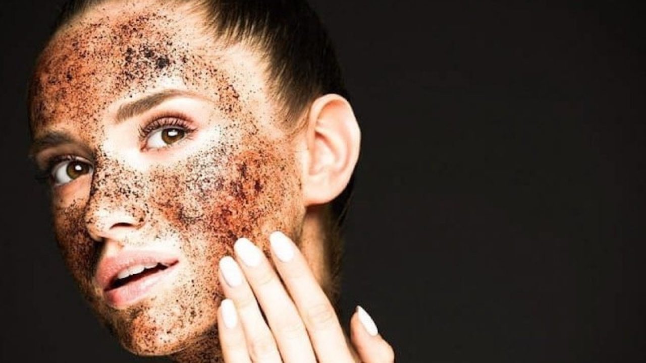 Zațul de cafea, ingredient universal pentru un ten perfect. Diferite moduri de utilizare