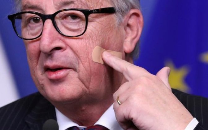 Juncker îi critică pe cei care refuză vaccinarea: Minciunile privind vaccinarea se răspândesc în ţările dezvoltate din Europa