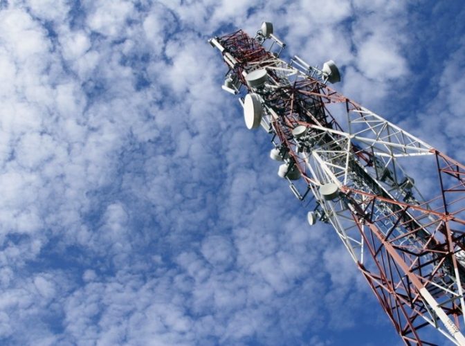 Este periculoasă tehnologia 5G pentru sănătate? Ce spun specialiștii care monitorizează câmpurile electromagnetice din România