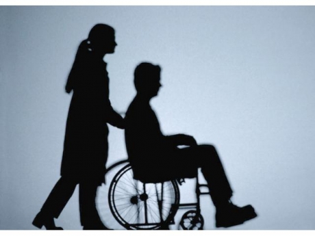 Persoanele care au suferit o amputaţie sau dependente de oxigenoterapie vor primi certificate de încadrare în grad de handicap permanent