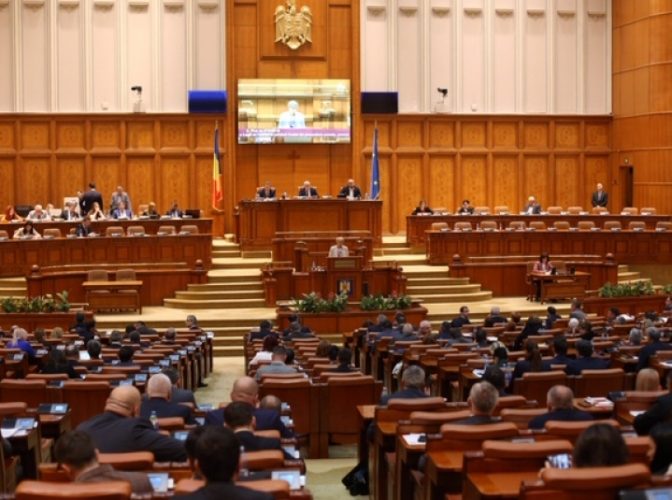 Lucrătorii expuși la agenți cancerigeni,supravegheați și după încetarea activității, proiect adoptat de Camera Deputaților