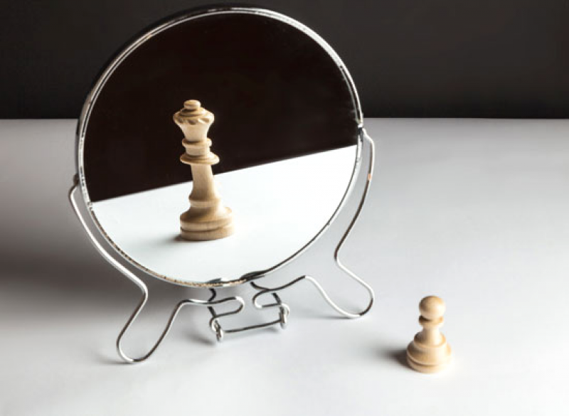 Narcisismul, sănătate curată: Un nou studiu arată că oamenii care se cred prea importanţi sunt feriţi de stres şi depresie