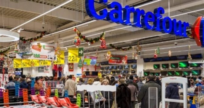 Carrefour Bucureşti Grand Arena a fost ÎNCHIS de ANPC: Inspectorii au găsit adevărată OTRAVĂ la alimente