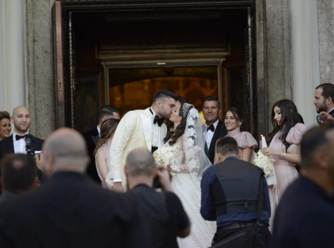 Gigi Becali a făcut show la nunta fiicei celei mari! A cântat, a aruncat cu banii, dar a și plâns