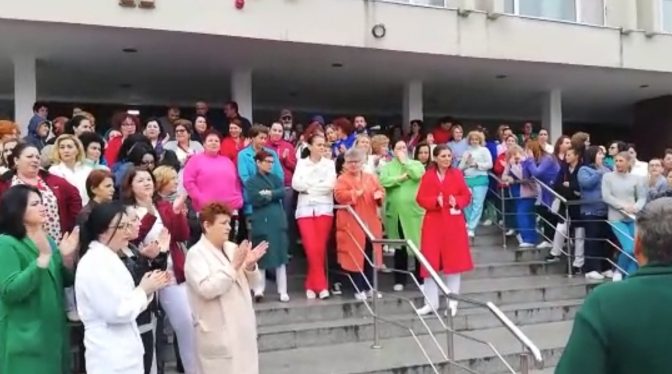 VIDEO - Protest la Spitalul de Urgență Craiova: angajații vor căldură în spital și medicamente pentru bolnavi