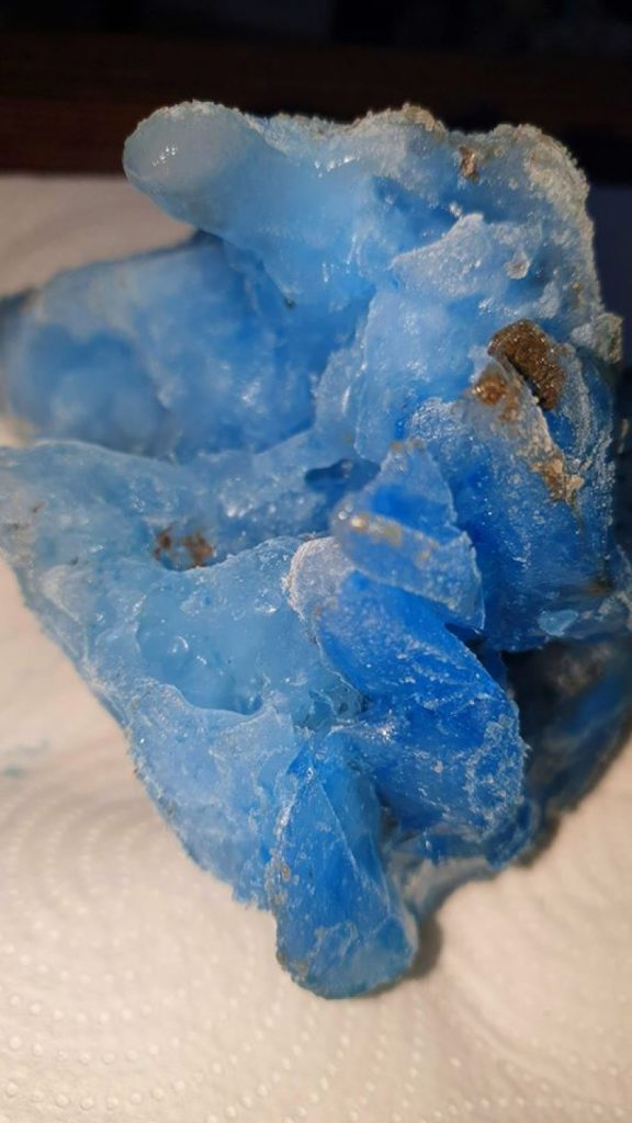 Fenomen STRANIU și UNIC în România: gheață albastră căzută din atmosferă  - GALERIE FOTO