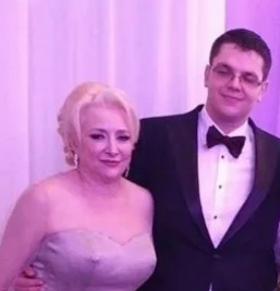 De ce nu a mai făcut copii Viorica Dăncilă! Fostul premier a înfiat un băiat, apoi a decis să nu aibă şi urmaşi biologici, motivul este extrem de sensibil