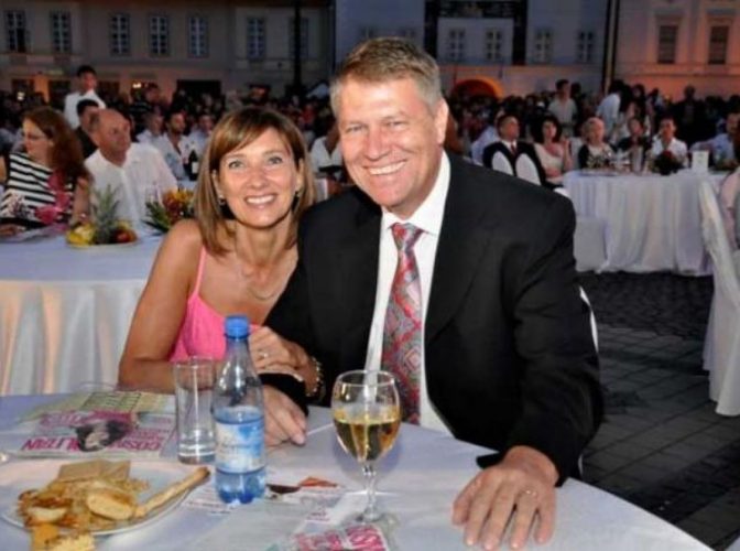 Preşedintele Iohannis, căsnicie de peste 25 de ani! Singurul minus, Carmen şi Klaus nu au putut avea copii, de ce nu au adoptat