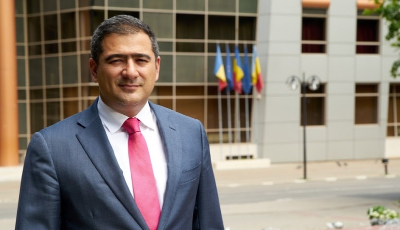 Cu sprijinul viceprimarului Dan Cristian Popescu, Asociația Părinți Salvatori montează primul defibrilator din București, la Primăria sectorului 2